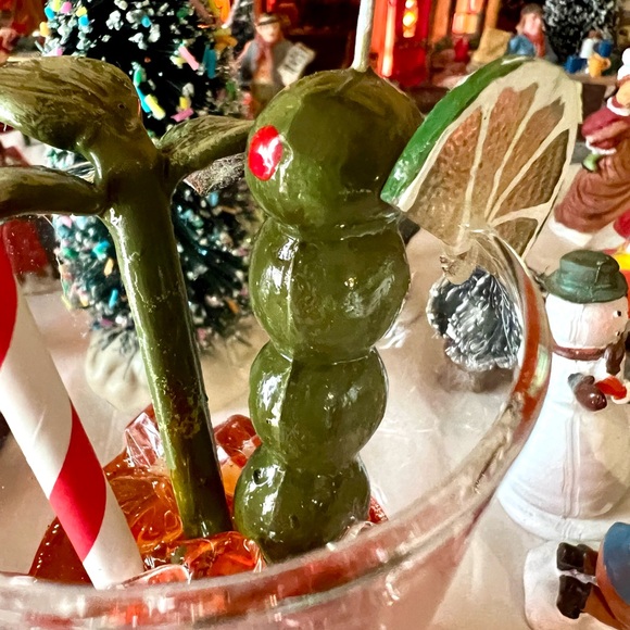 Christmas Glass Bloody Mary Cocktail Ornament Celery Stalk Lime Slice Olives - Picture 9 of 9